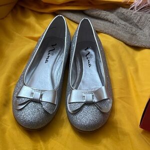Girl’s Nina Sparkling Silver Bow Flats